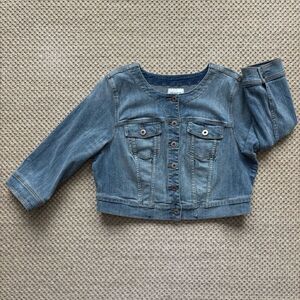 TORRID Jean Jacket Cropped No Collar Womens Size 2 2X  Light Wash Distressed NWT